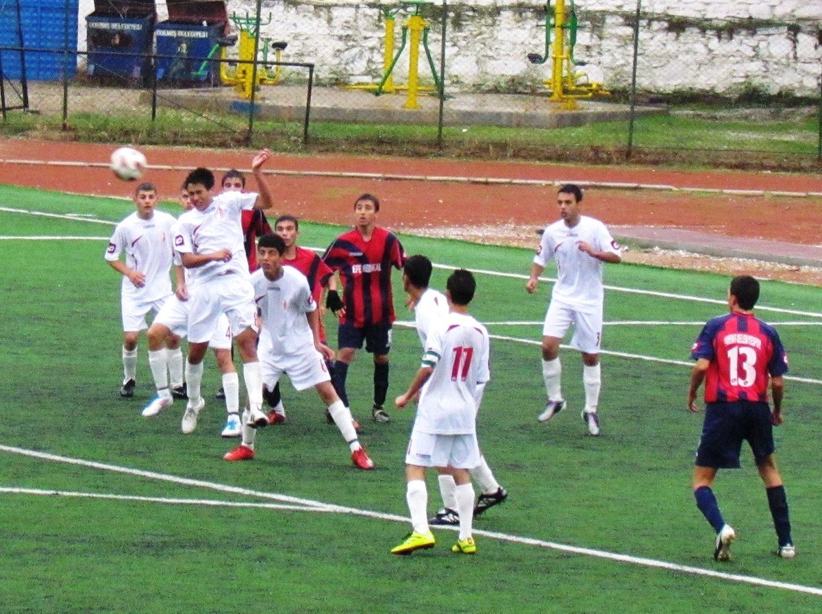 Futbolda Altyapı Takımlarının Mücadelesi Sürüyor