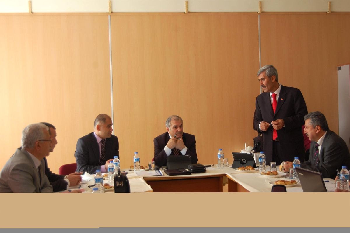 Gül, İlçe Milli Eğitim Müdürleriyle Bir Araya Geldi