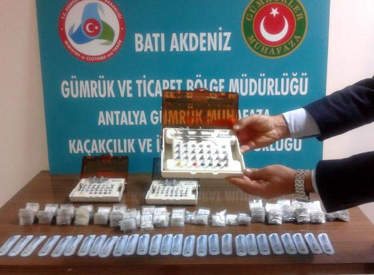 Havalimanında Kaçak Protez Diş Ele Geçirildi