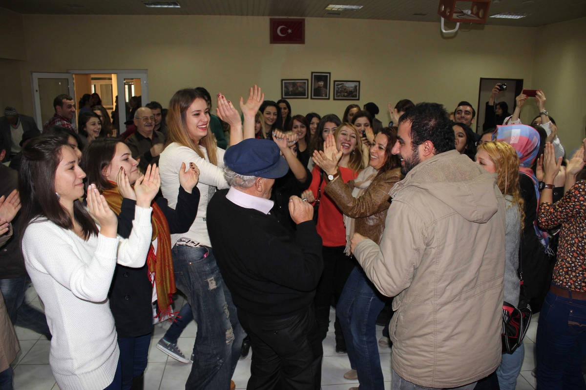 Huzurevi\'ne Anlamlı \'Yeni Yıl\' Ziyareti