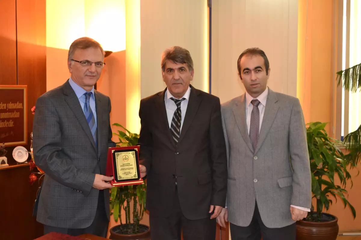 İnci Narin\'den Başkan Ertem\'e Teşekkür Plaketi