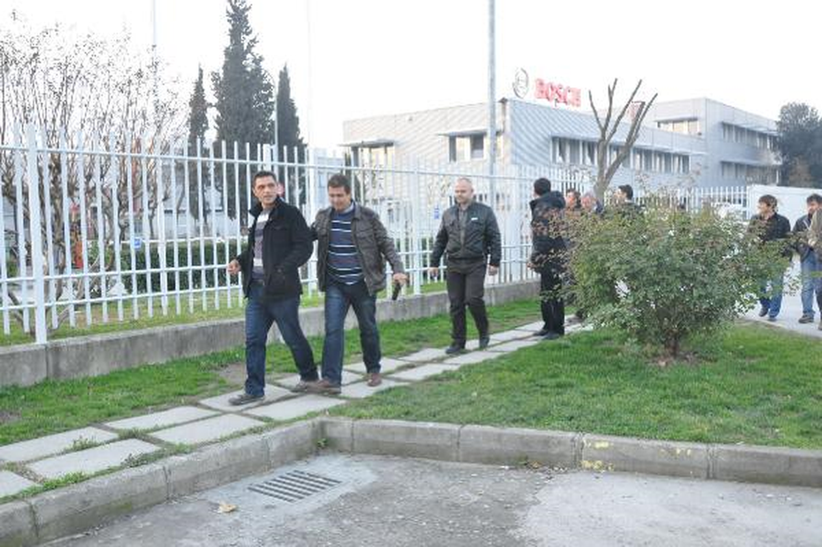 İşe Geri Dönmek İçin Başına Silah Dayadı