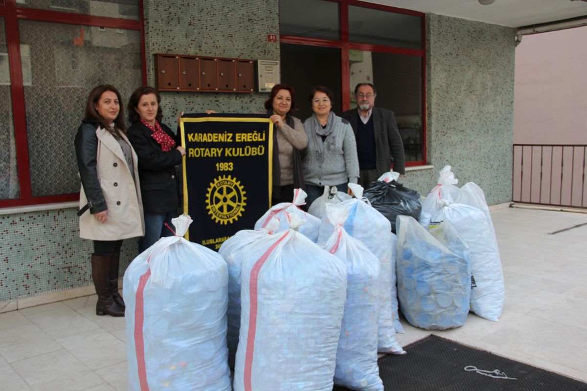 Kdz. Ereğli Rotary\'den Engellilere Plastik Kapak Desteği