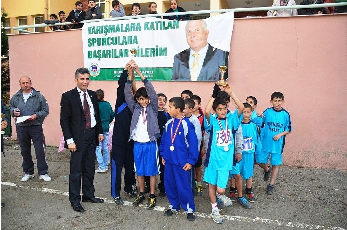 Kemalpaşa'da 'Atatürk Koşusu' Düzenlendi