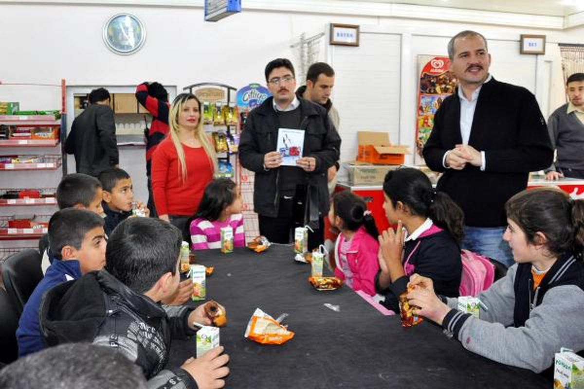 Kızıltepe\'de Polis Merkezini Gezen Öğrenciler, Kürtçe Anons Yaptı