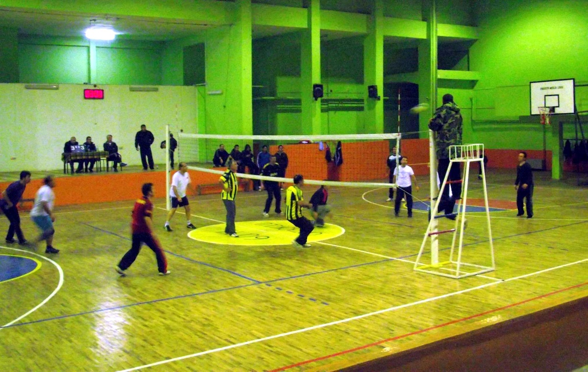 Kulu\'da Öğretmenler Arasında Voleybol Turnuvası
