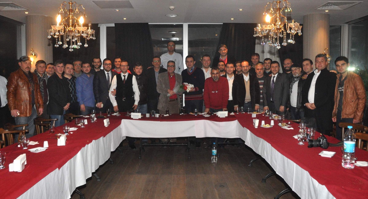 Manisaspor Yönetimi Gazetecilerle Bir Araya Geldi