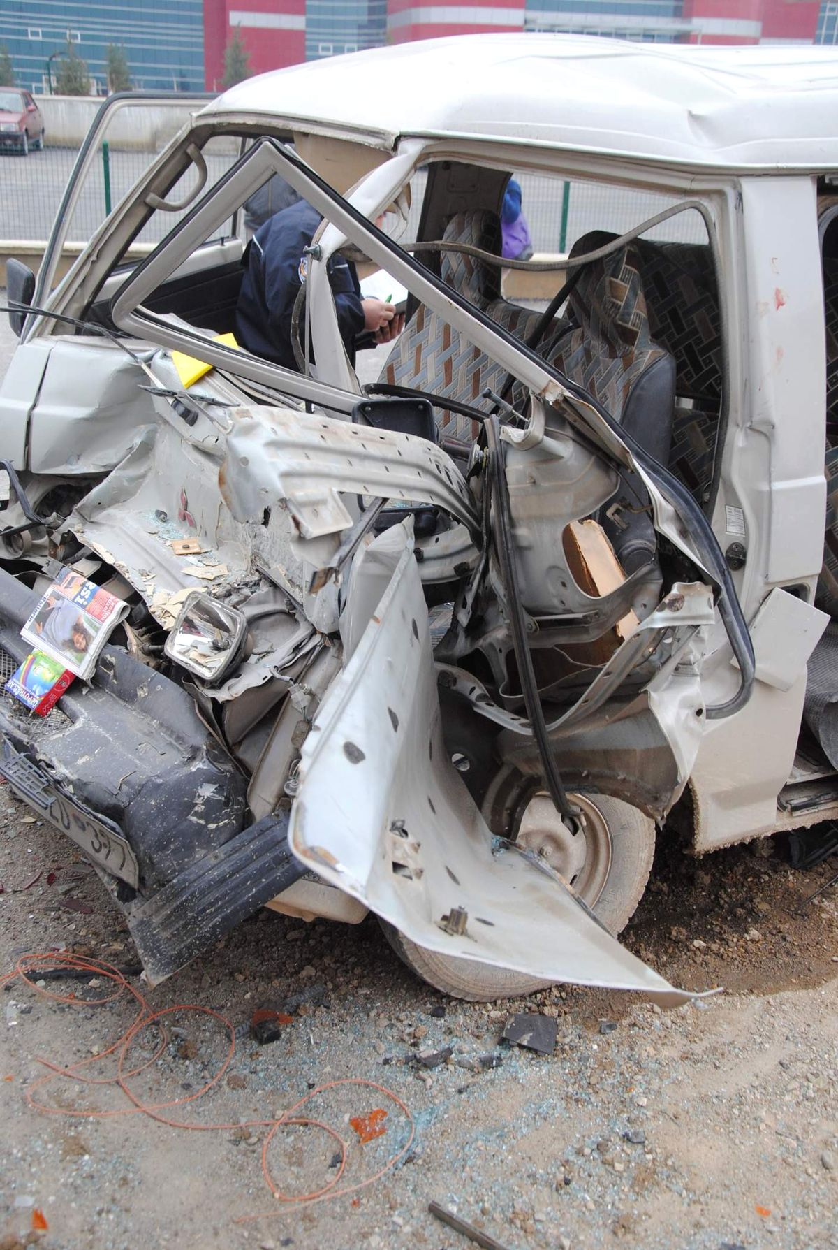 Minibüs Kamyonete Çarptı: 1 Yaralı
