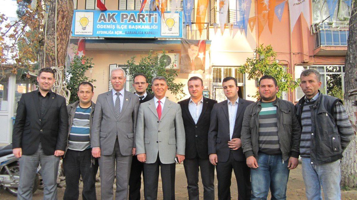 Ödemiş Kaymakamı Abdullah Dölek, AK Parti Ödemiş Gençlik Kollarını Ziyaret Etti