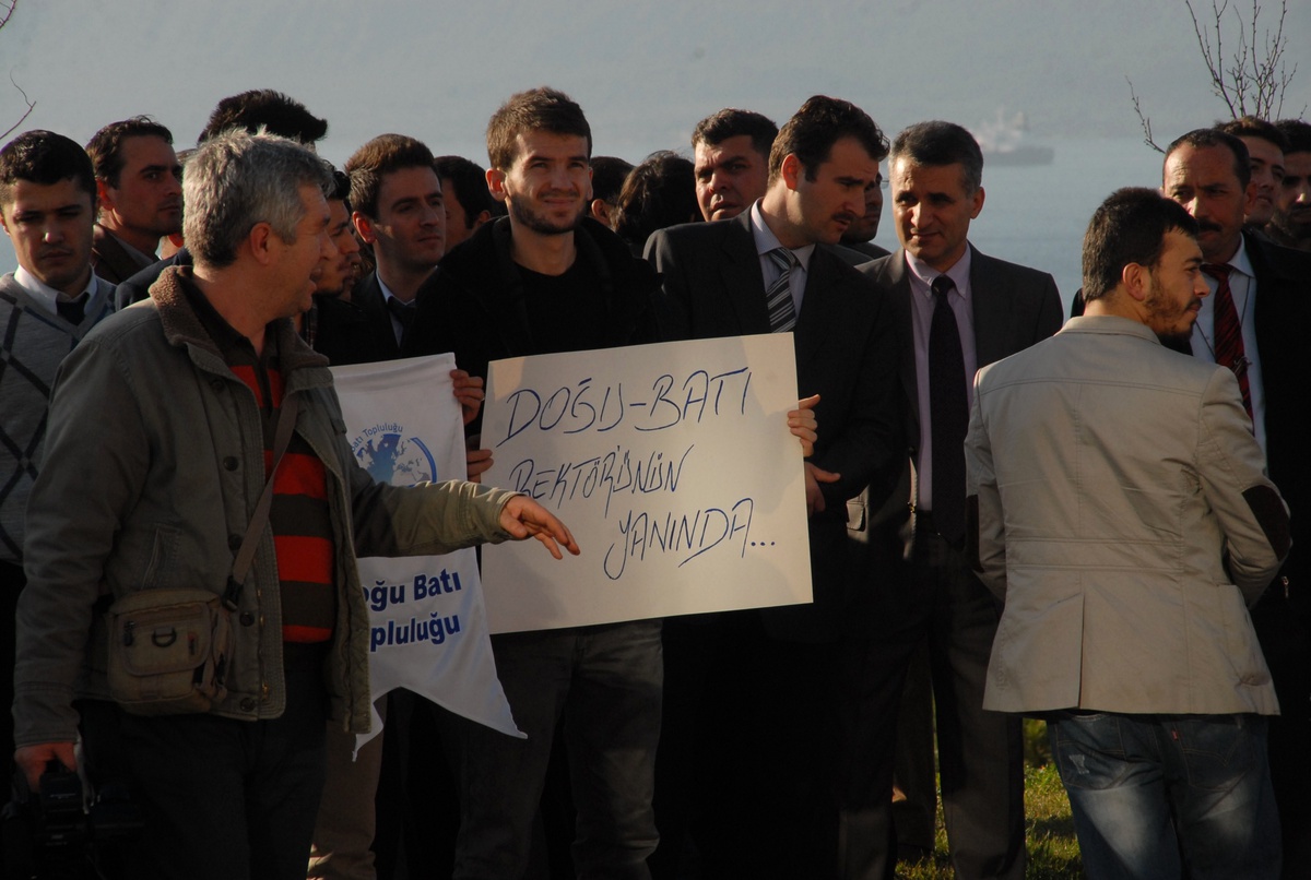 Öğretim Görevlilerinden Rektöre Destek