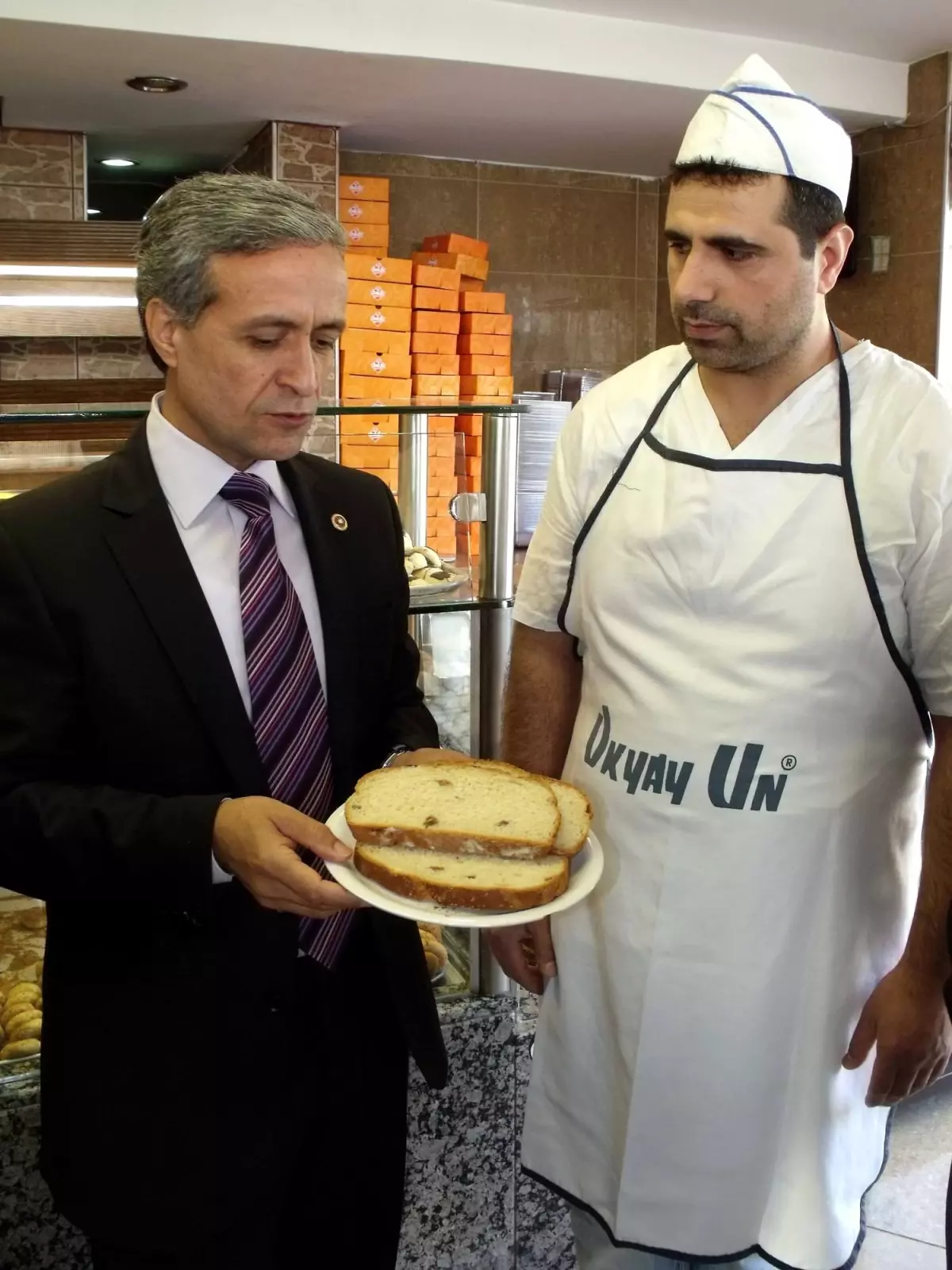 Salihli'de Üzümlü Ekmek Satışı Başladı