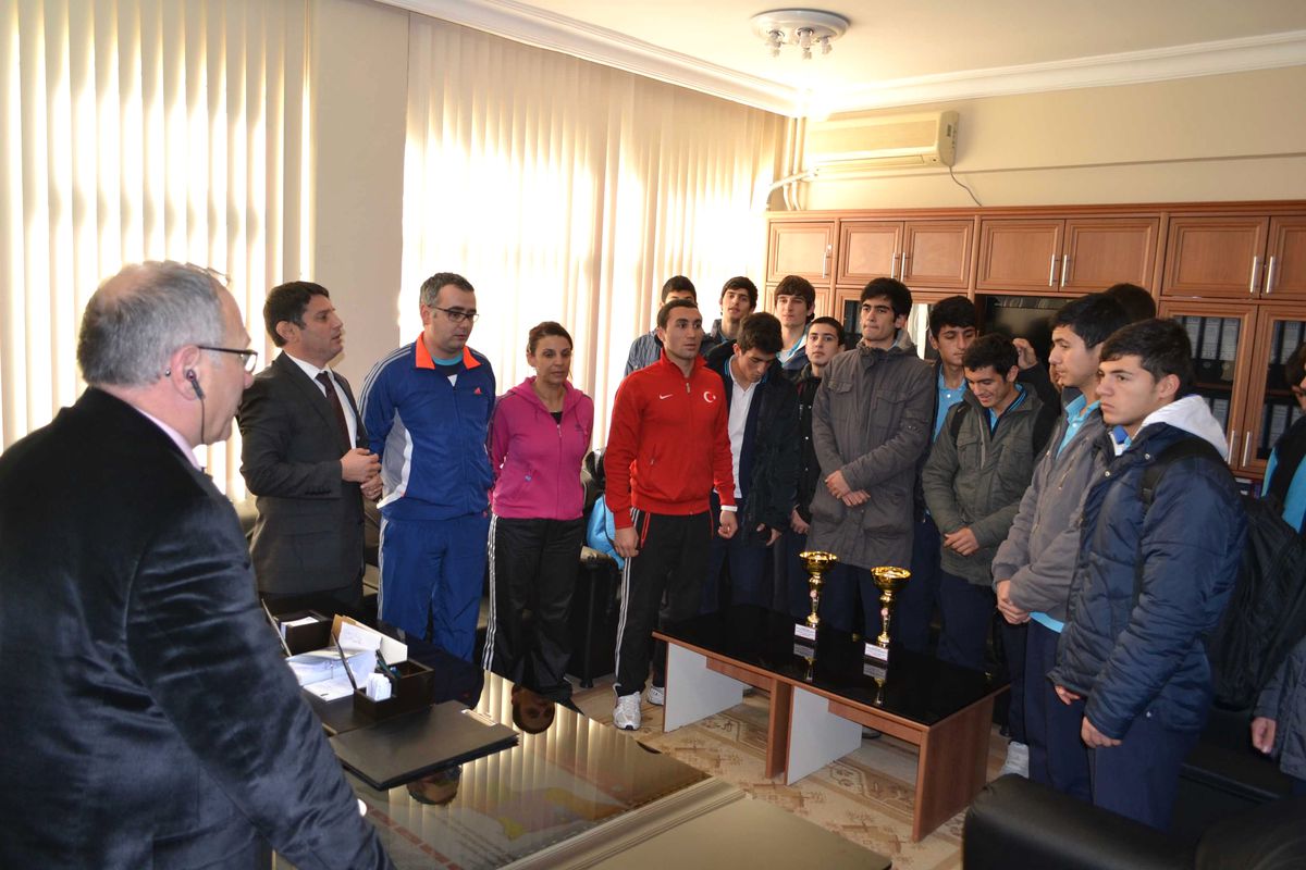 Şampiyon Liseden Ertem ile Zenginal\'a Ziyaret