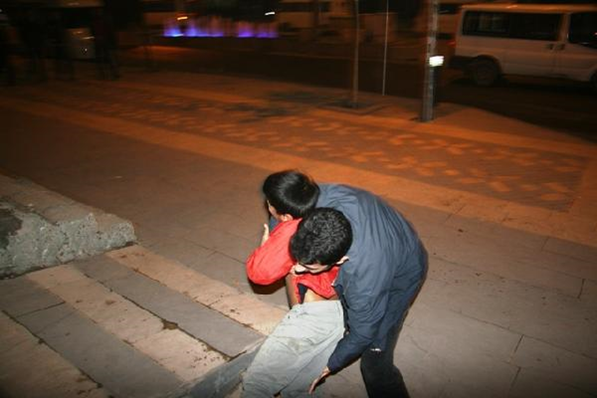 Sokakta Dilenen Çocuklar Polisi Görünce Ağladı