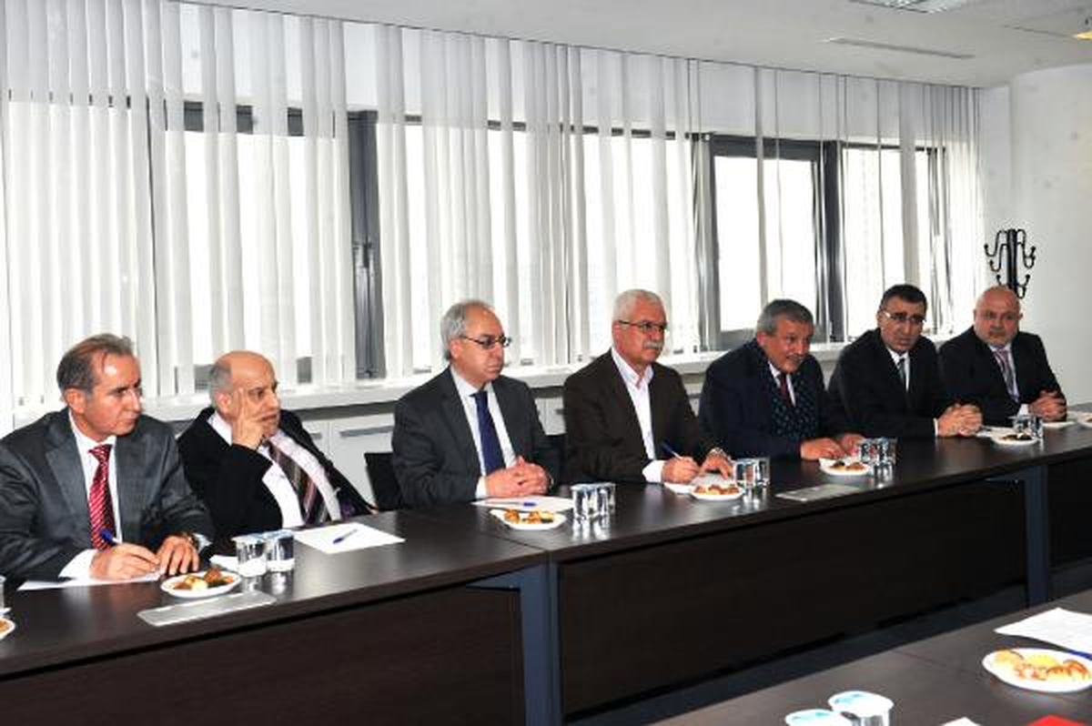Suriyeli Muhaliflerin Temsilcileri CHP Genel Merkezi\'nde