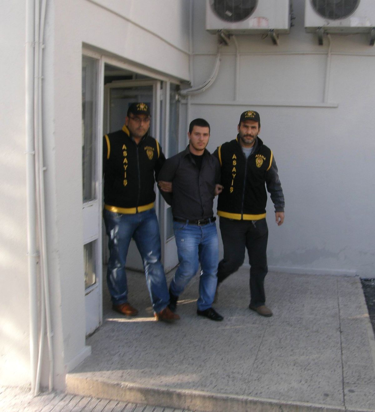Telefon Aksesuarı Hırsızları Yakalandı