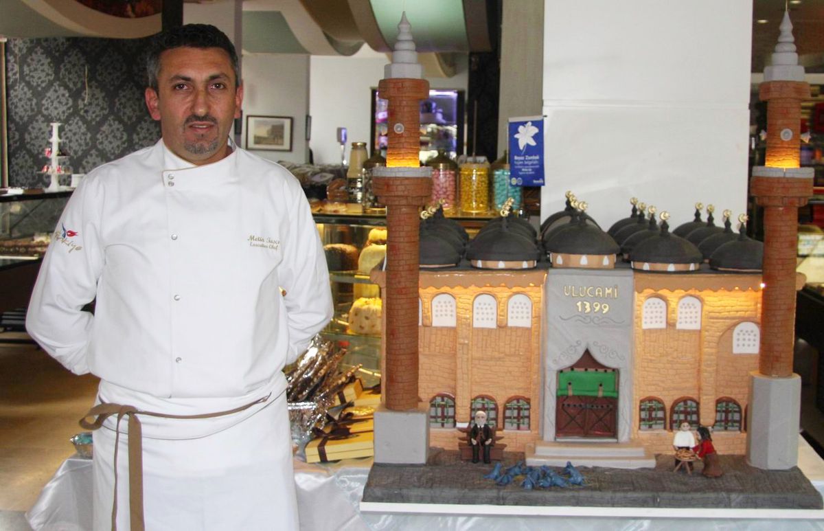 Ulucami\'nin Pastadan Yapılan Maketi Göz Kamaştırıyor