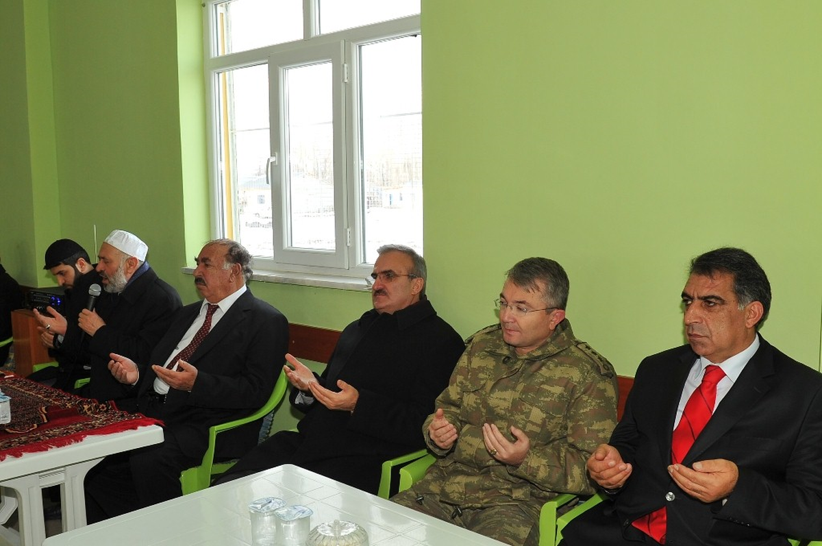 Vali Karaloğlu\'ndan Özkol Ailesine Taziye Ziyareti