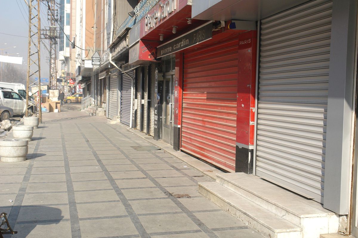 Yüksekova\'da Kepenkler Açılmadı
