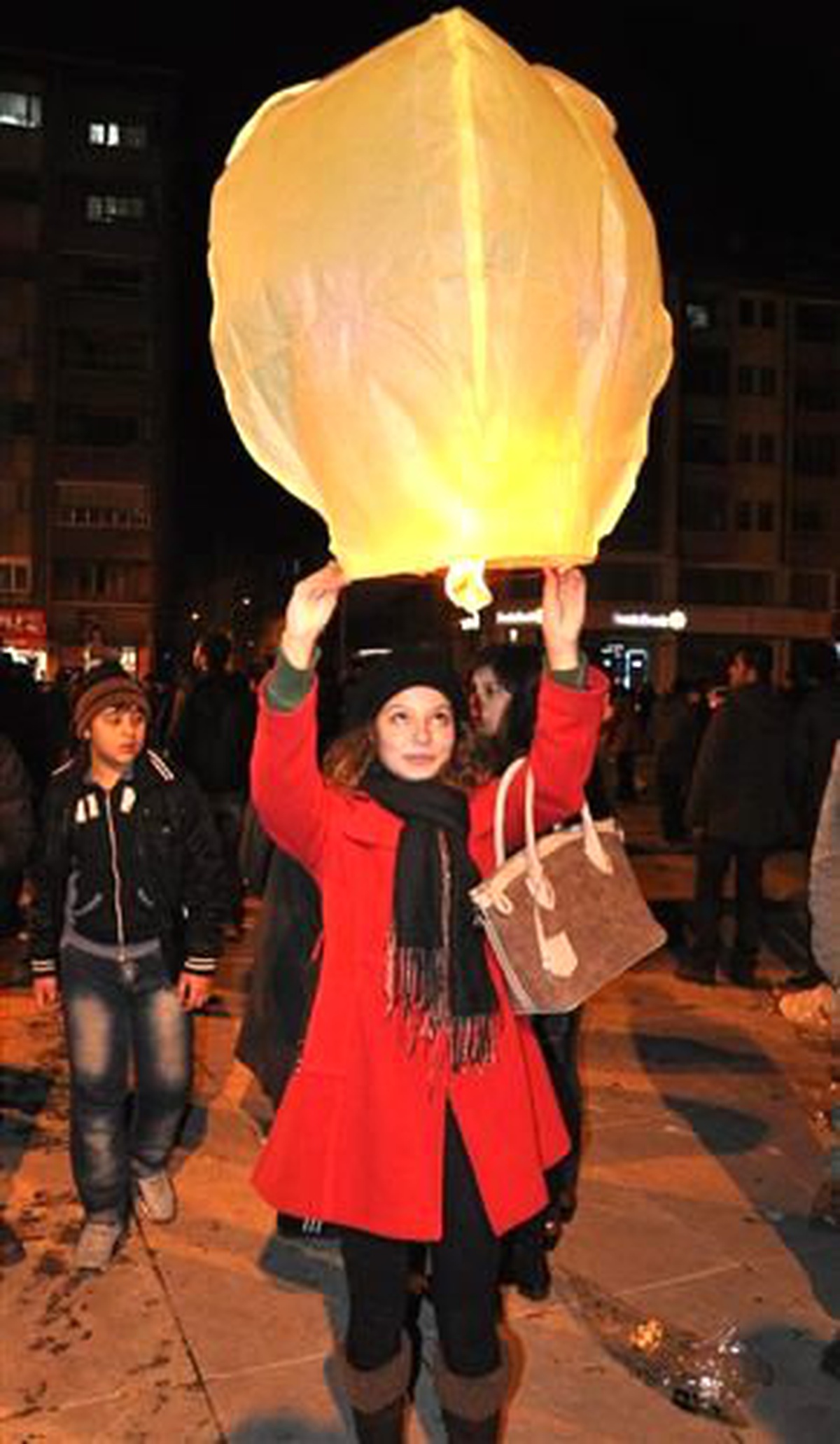 Ak Partililer Gökyüzüne 2071 Dilek Feneri Bıraktı