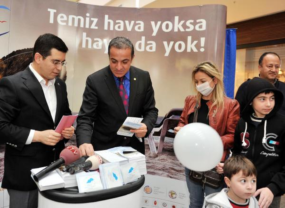 Antalya\'da Temiz Hava İçin Hijyen Maskesi Dağıtıldı