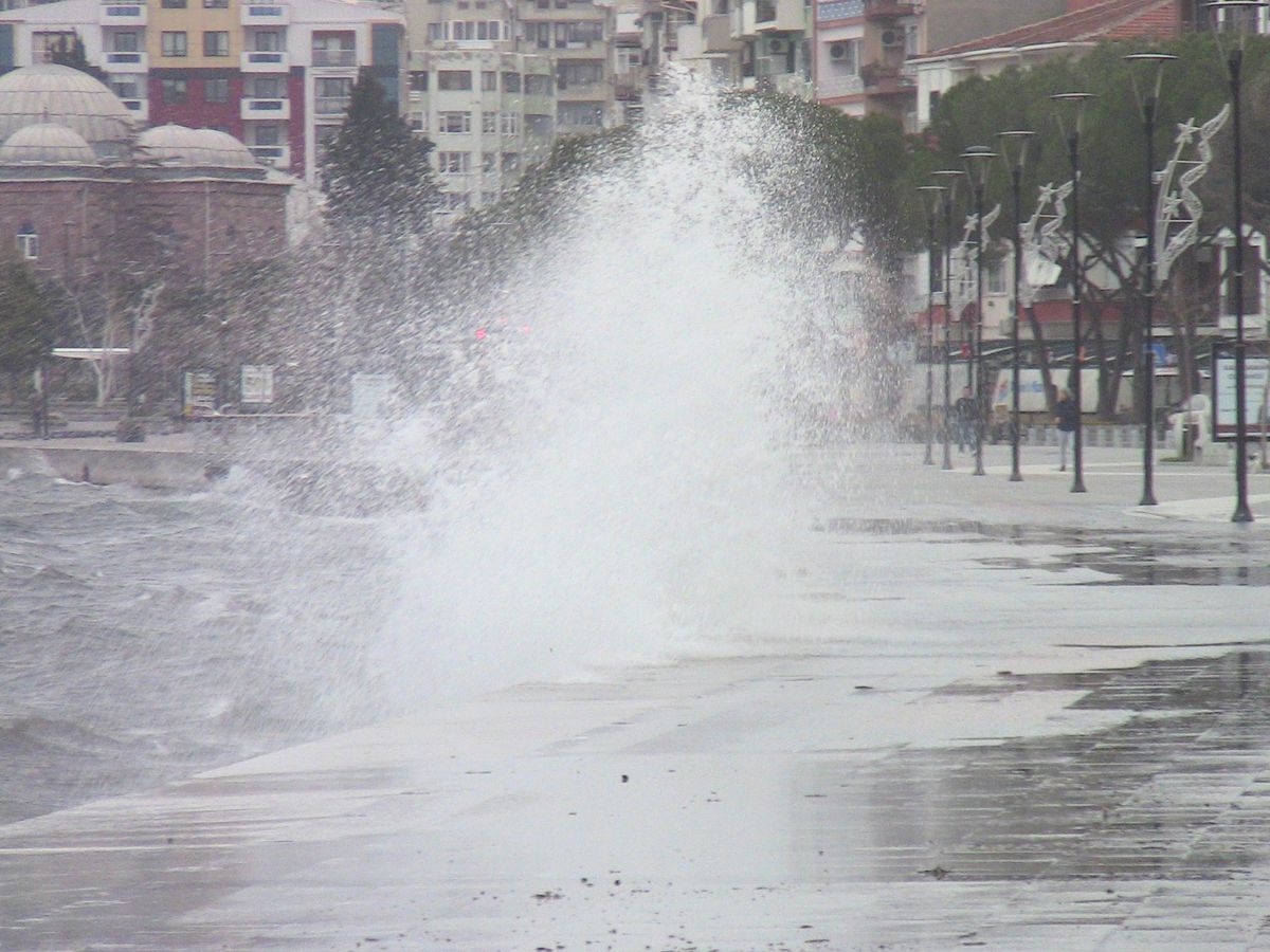 Çanakkale\'de Fırtına