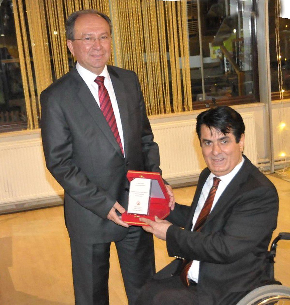 Engellilerden Başkan Burma\'ya Plaket
