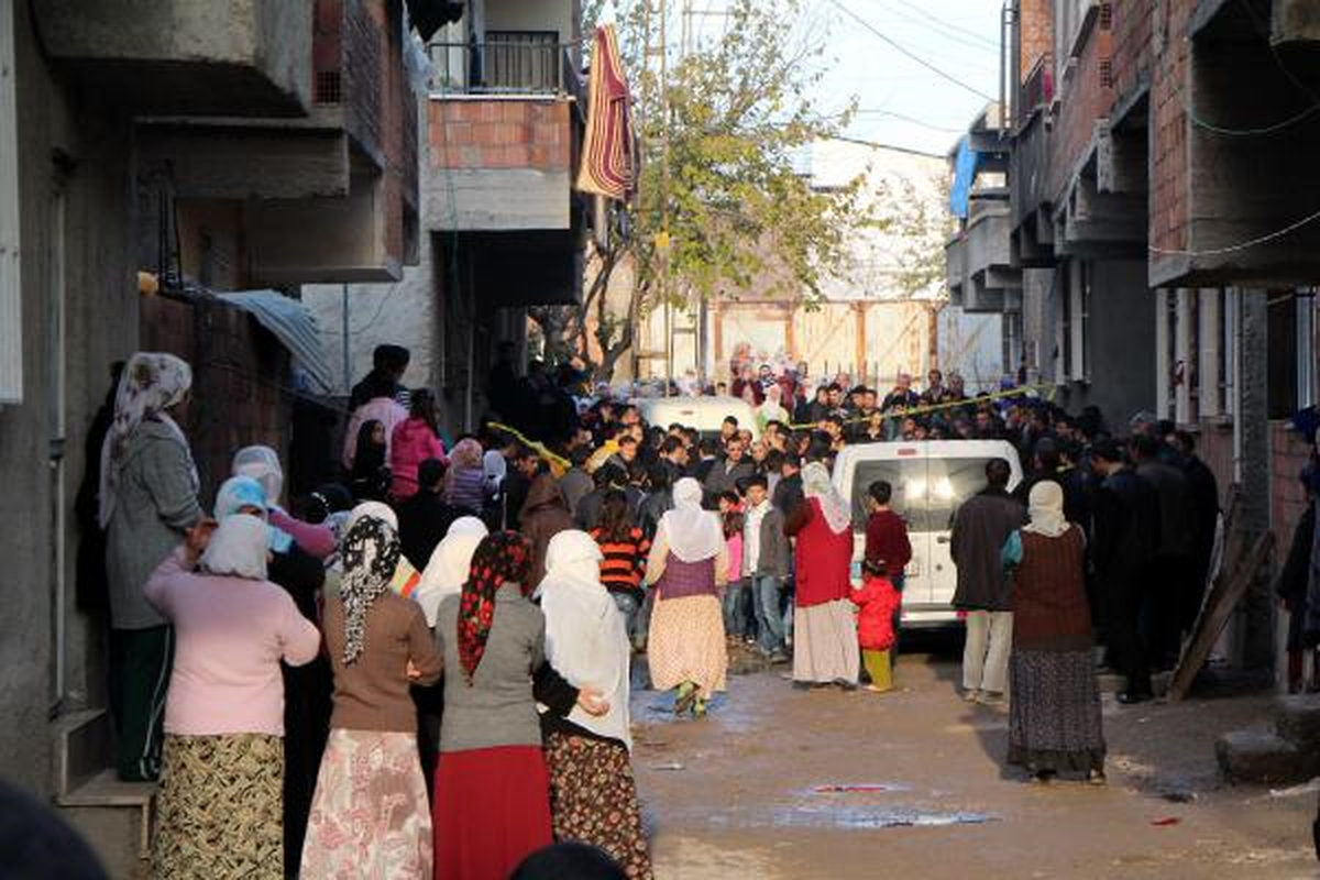 Eşini Öldürüp İntihar Etti