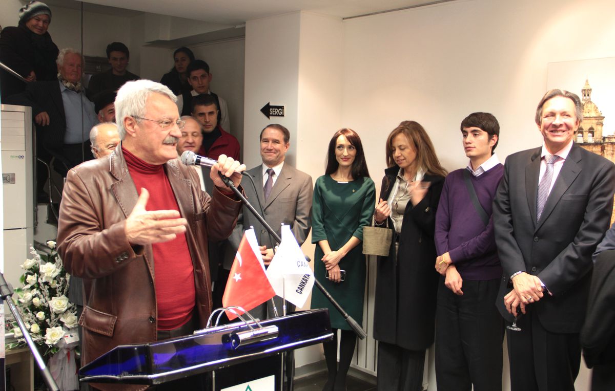 Galeri Kara\'da "Cepheden Artegena" Sergisi Açıldı