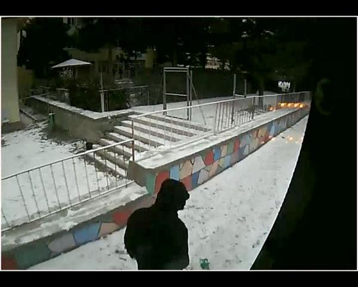 Halk Otobüsü, Kaldırımda Yürüyeni Ezdi