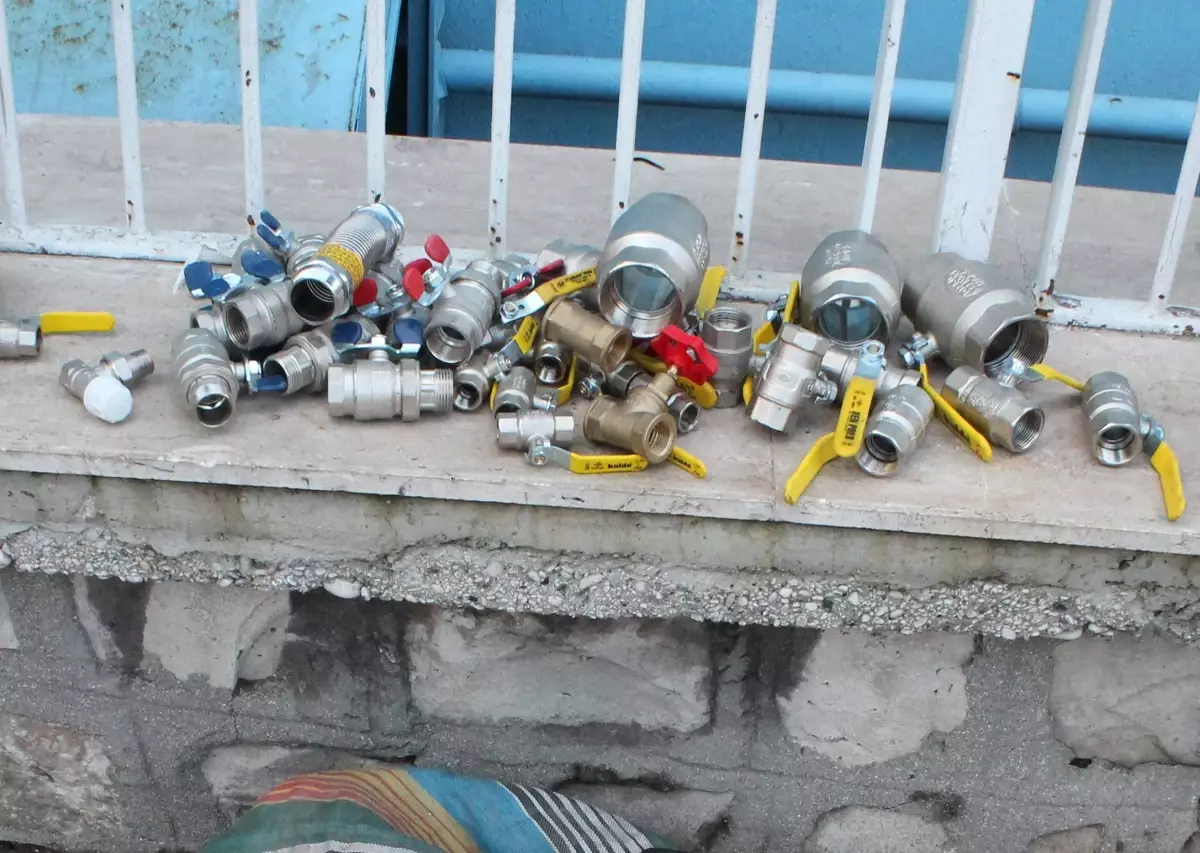 Bu da İsrafı Sevmeyen Hırsız!