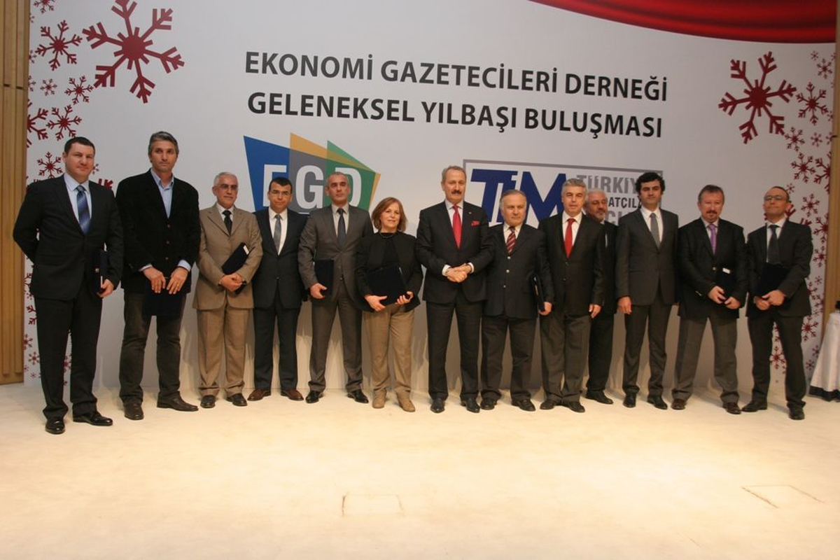 İzmir Ekonomi Muhabirleri 23. Yaş Mutluluğunu İş Dünyasıyla Paylaştı