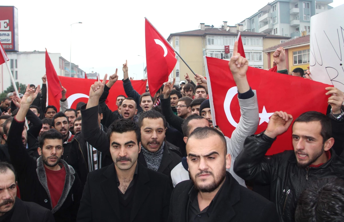 Karabük\'teki Uludere Açıklamasına Türk Bayraklı Tepki