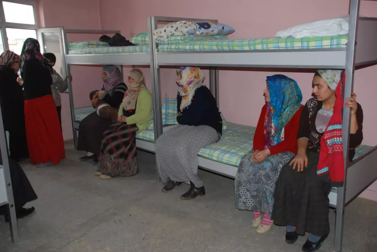 Muş'ta Evleri Yanan Ailelere Devlet Sahip Çıktı