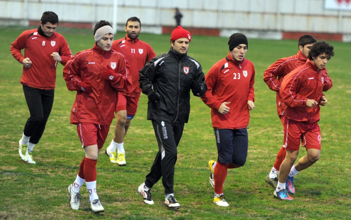 Samsunspor\'da 5 Futbolcu ile Yollar Ayrıldı