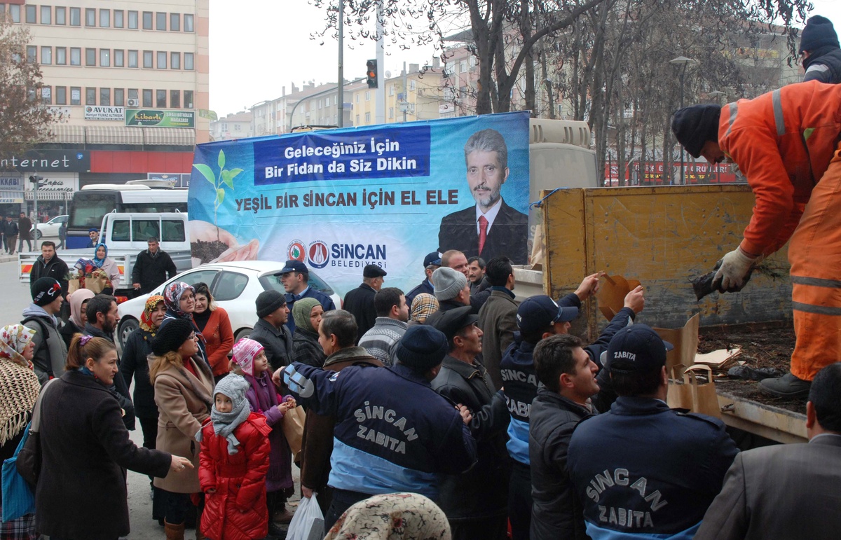 Sincan Belediyesi ve Orman Bölge Müdürlüğü 15 Bin Fidan Dağıttı
