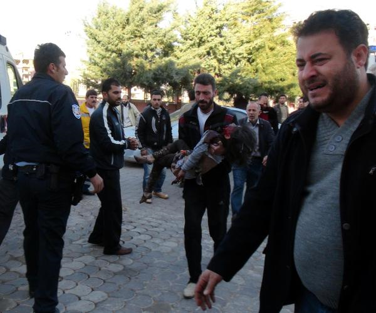 Suriye Uçakları Bombaladı, Yaralılar Kilis\'e Getiriliyor