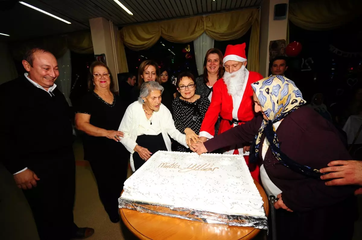 Türkegül Kocaoğlu\'ndan Huzurevi Ziyareti