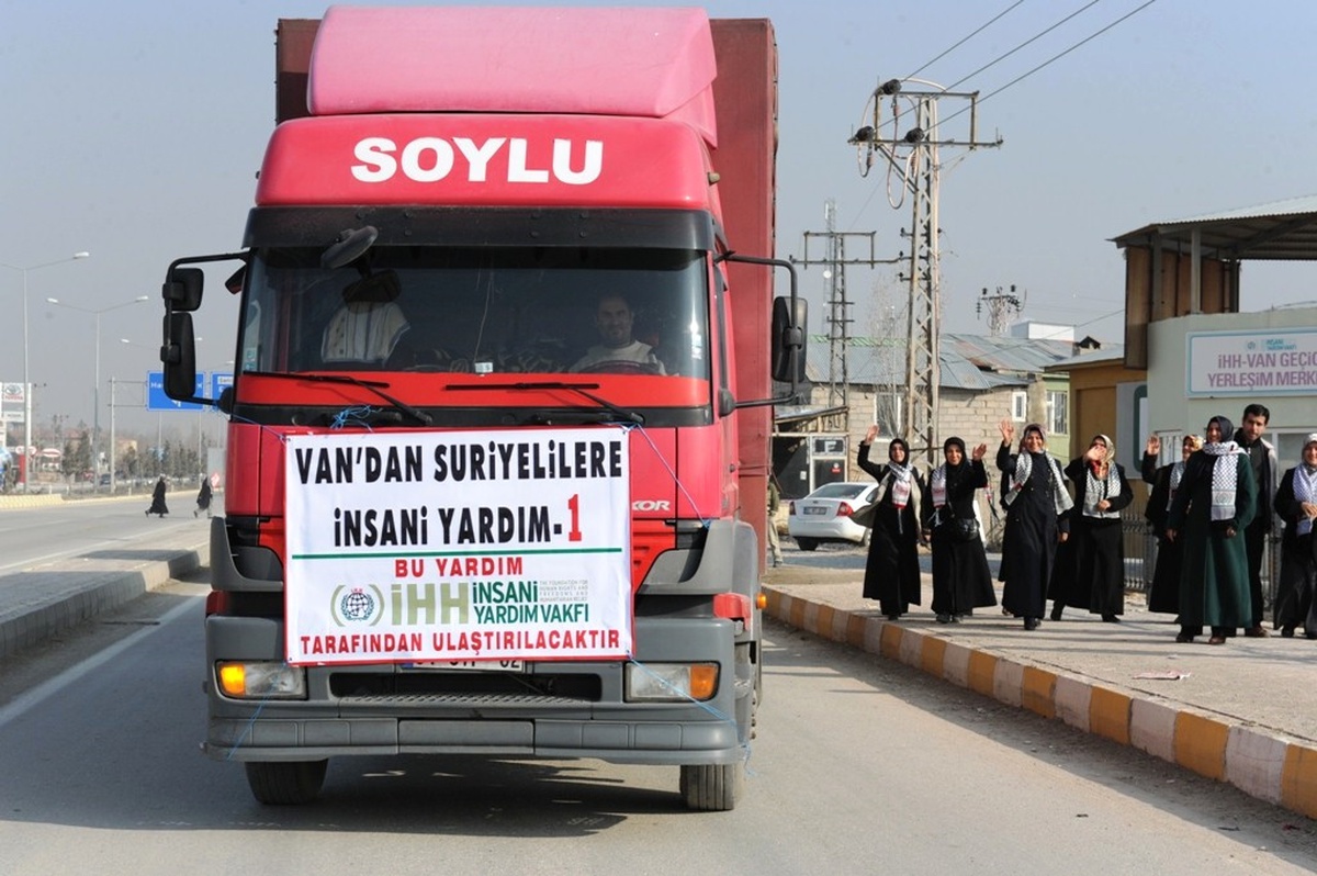 Van'dan İlk Yardım Tır'ı Suriye'ye Doğru Yola Çıktı