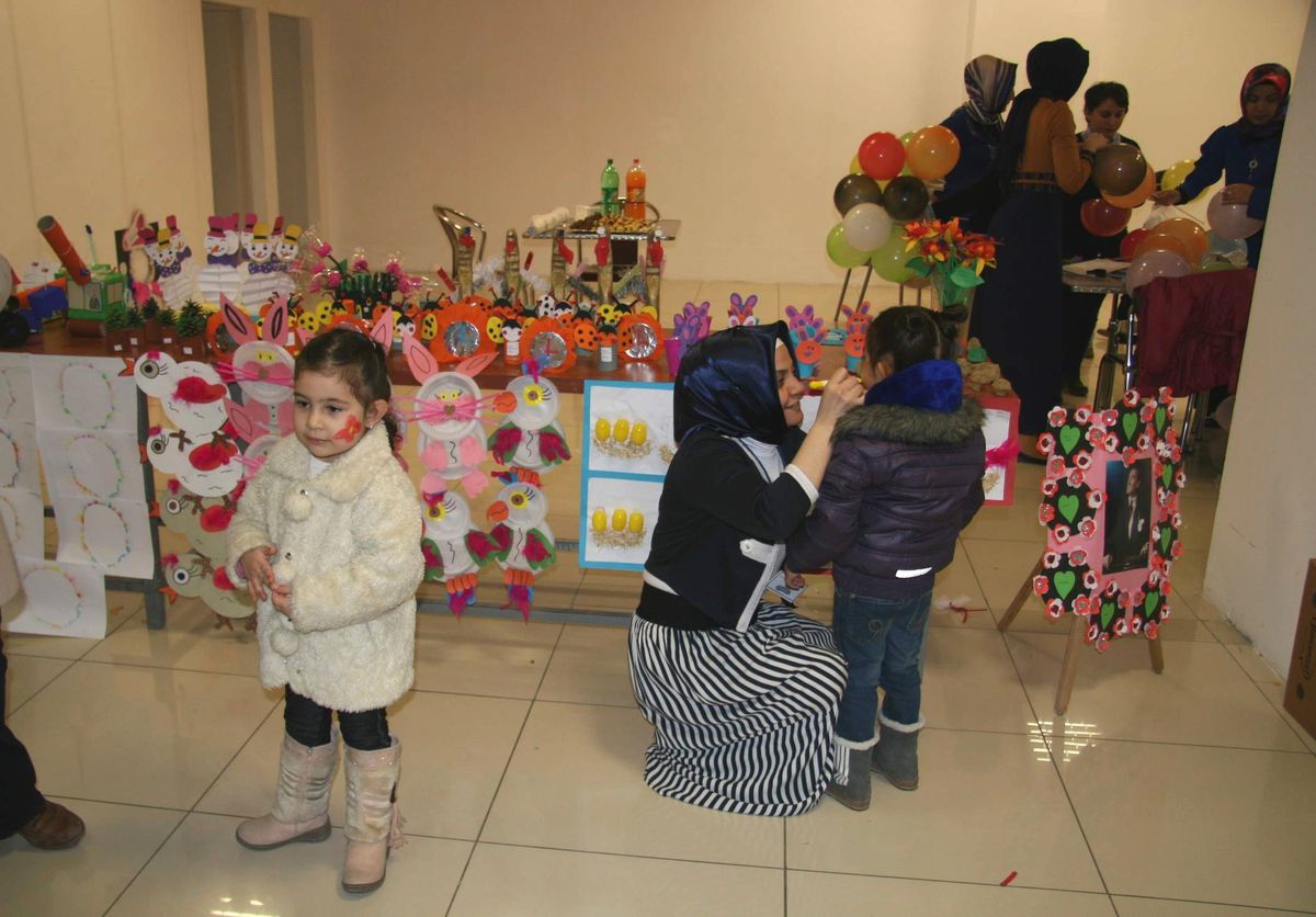 Afyonkarahisar\'da Miniklerden Yeni Yıl Sergisi