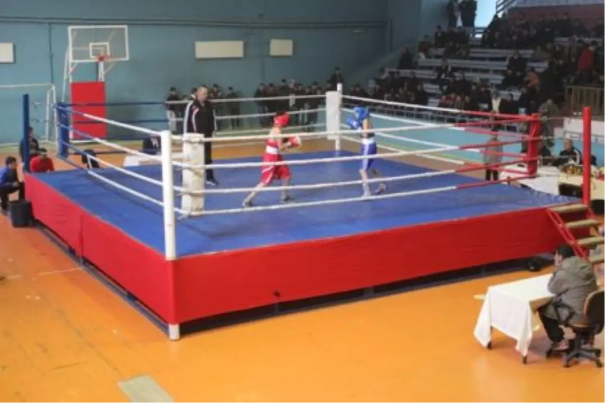 Ağrı\'da Boks İl Birinciliği Müsabakaları Yapıldı