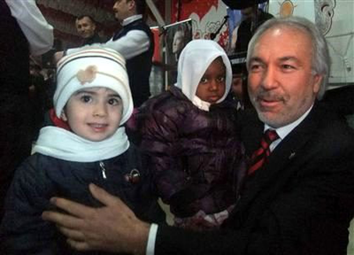 AK Parti\'den Mültecilere Yemek
