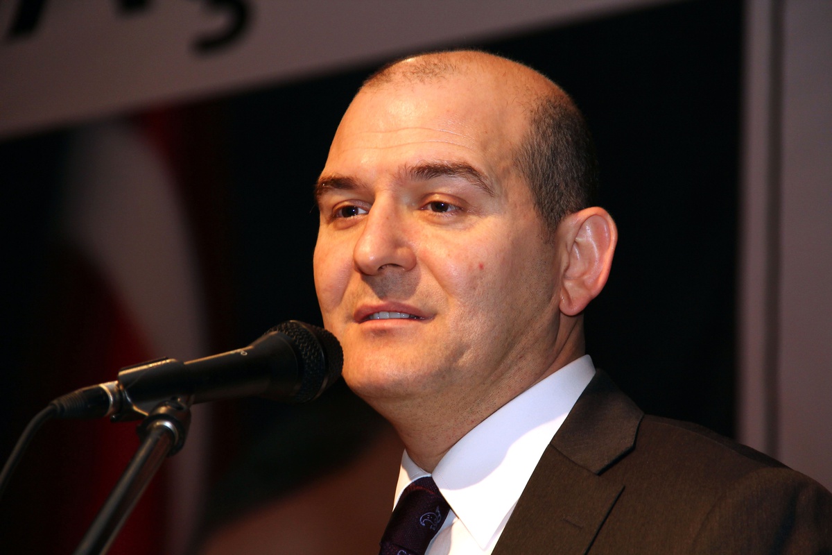 AK Parti\'den Akademi Açılımı