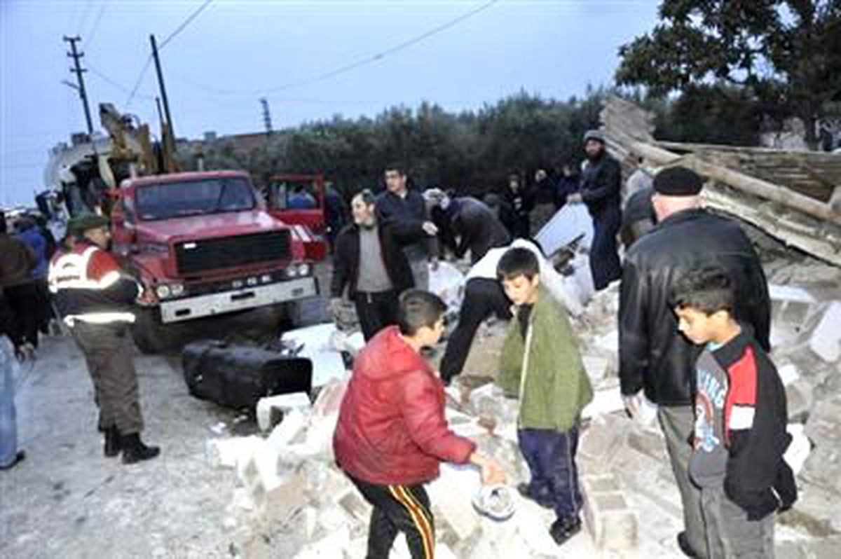 Akhisar\'da Kaza: 2 Yaralı