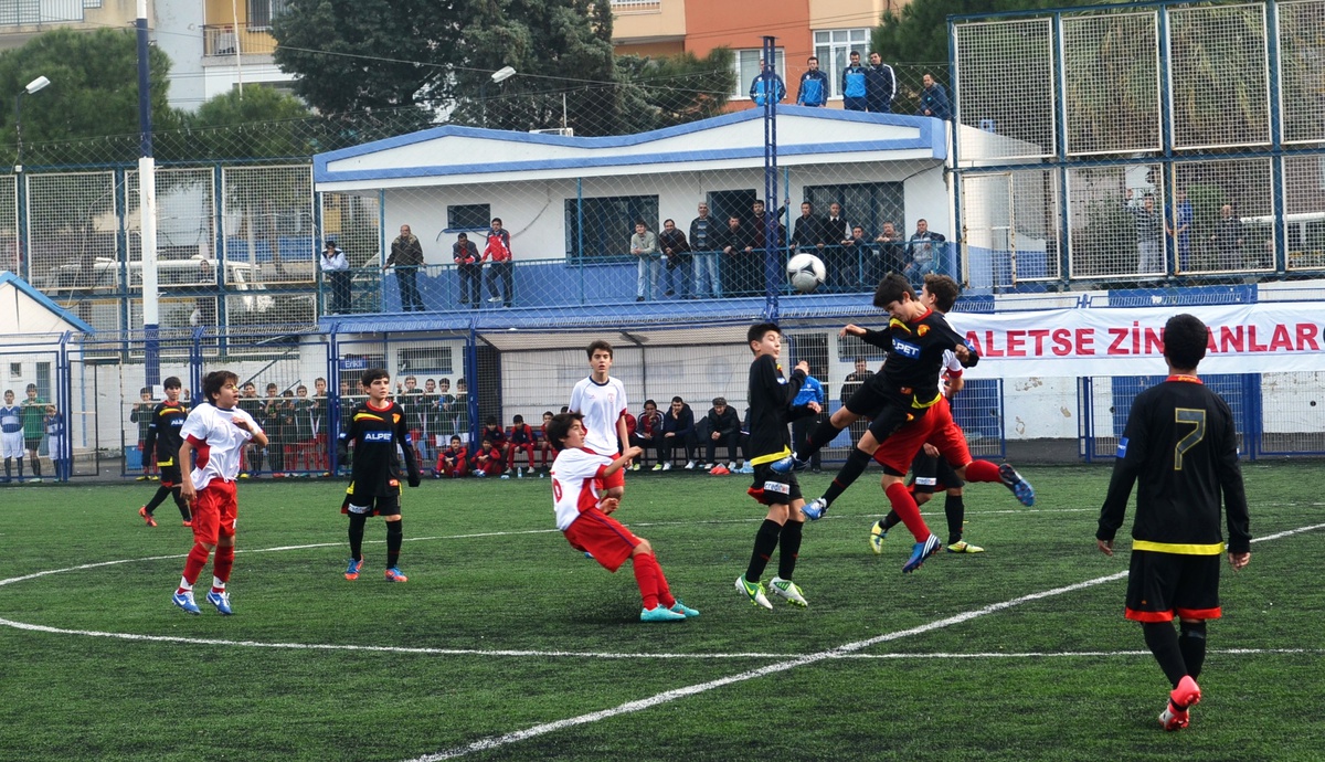 Altınordu, Göztepe, Karşıyaka ve İzmirspor, Özgür\'ü Andı