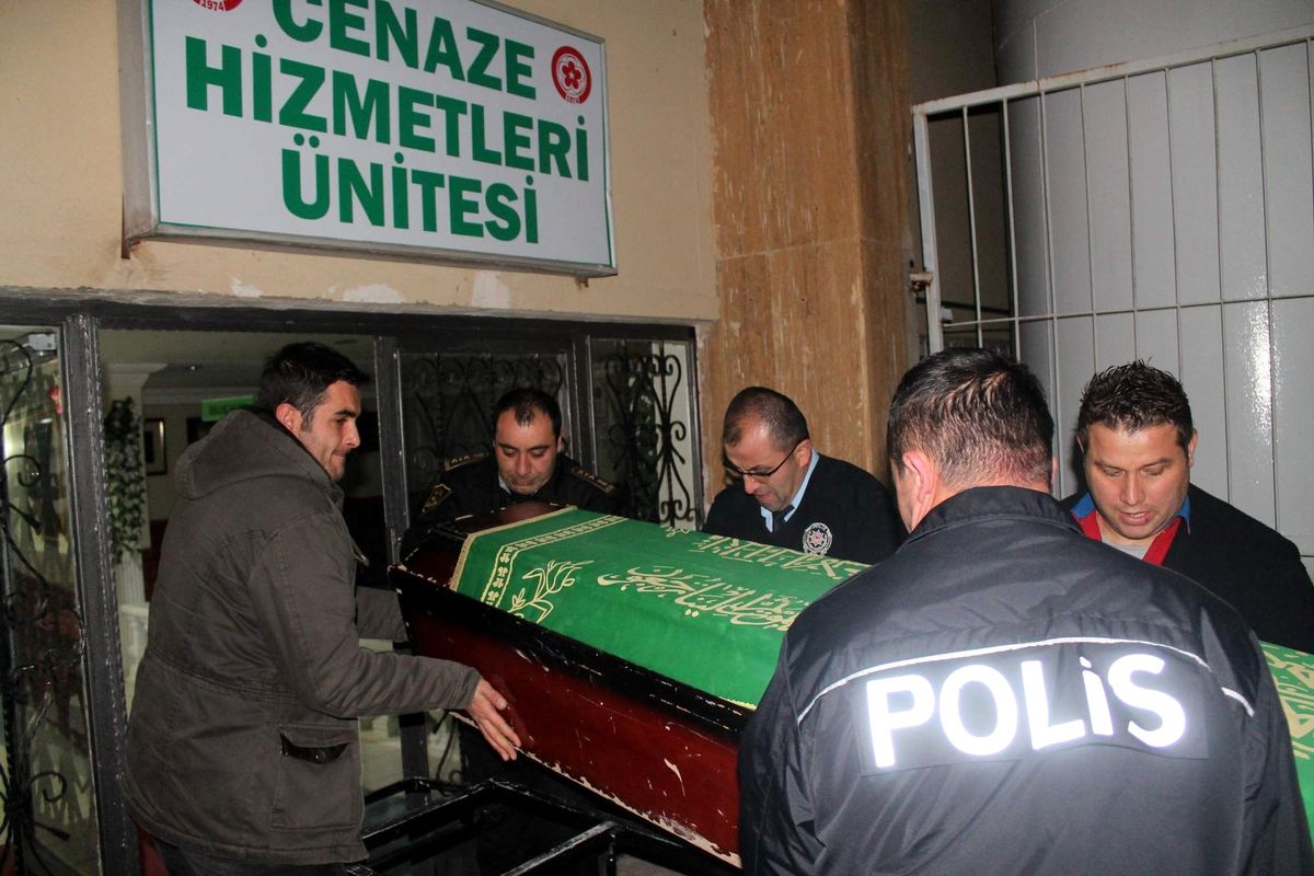 Annesine Kızdı İntihar Etti