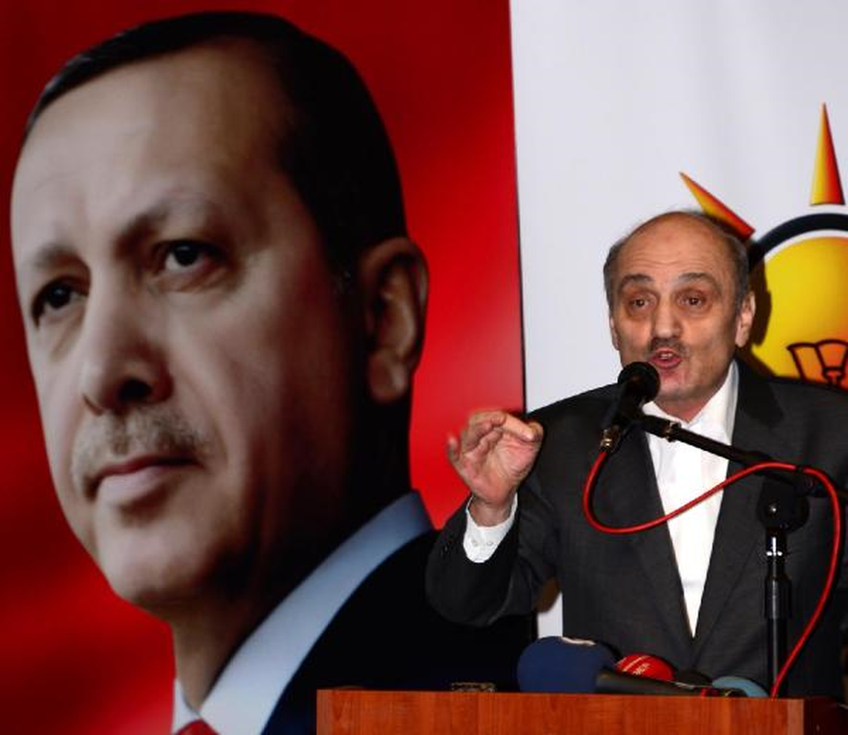 Bayraktar : Türkiye Topladığı Vergiyi Gavurdan Aldığı Paranın Faizine Veriyordu
