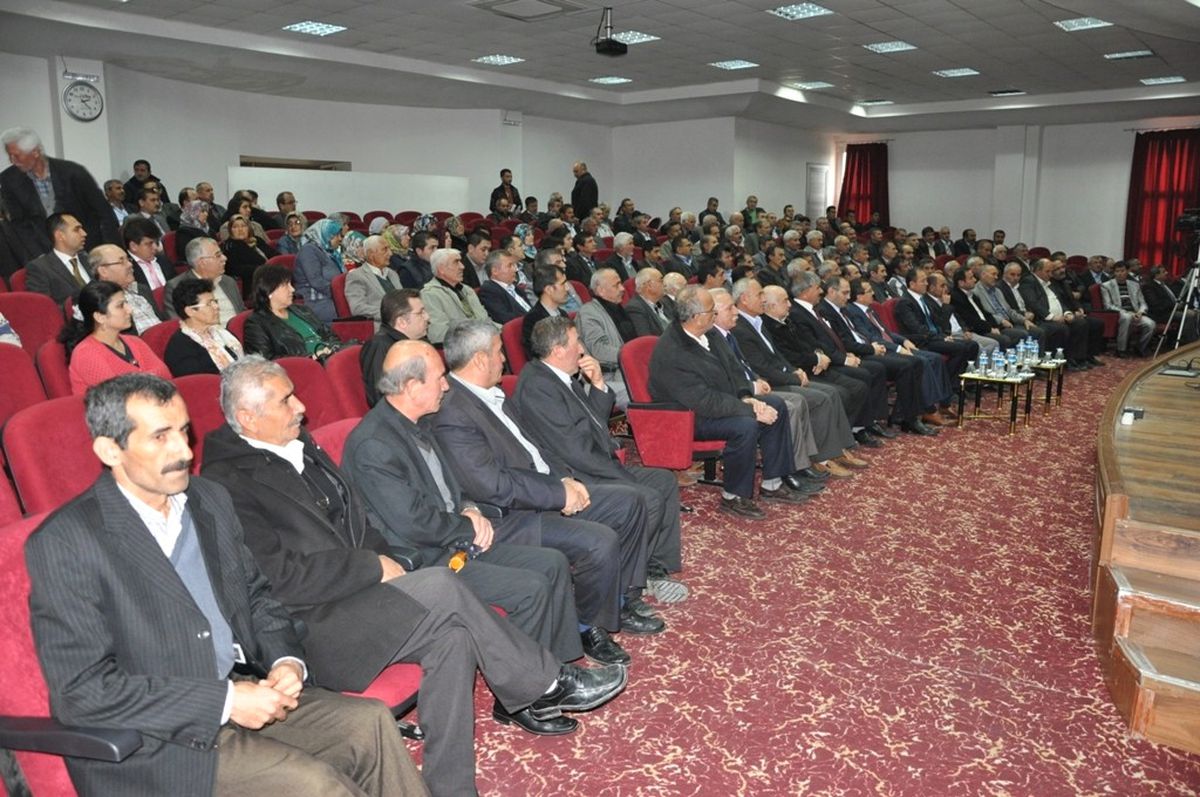 Gördes\'te Büyükşehir Yasası Bilgilendirme Toplantısı Düzenlendi