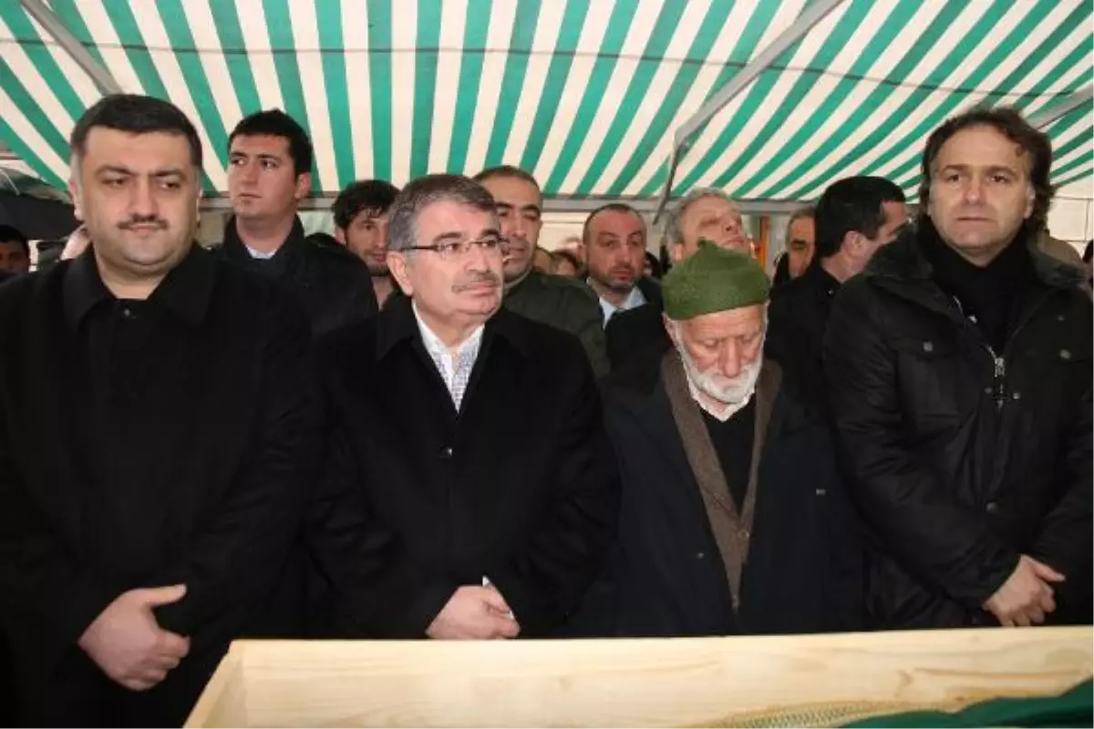 Bakanı Şahin Rize'de Cenazeye Katıldı