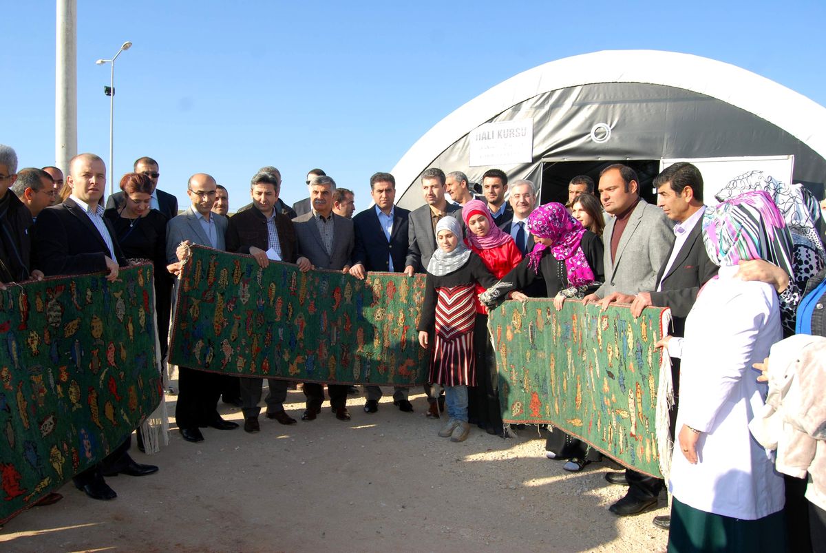 İl Protokolü Çadır Kenti Ziyaret Etti