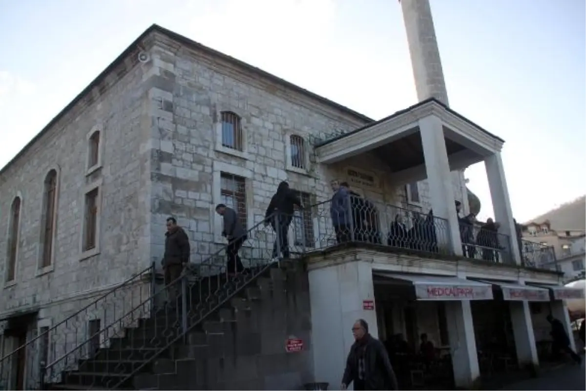 İmam, Küçük Hırsızı Camiye Kilitleyip Polis Çağırdı (2)